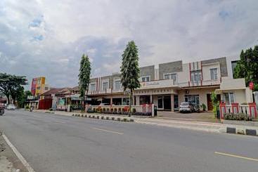 호텔 Oyo 90347  Srikandi Syariah