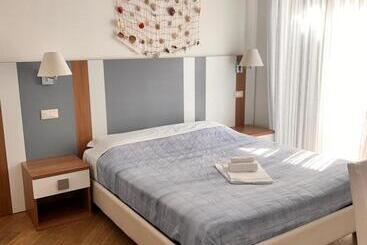 ベッドアンドブレックファースト Nada Mas