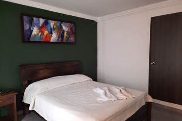 هتل El Flor Amarillo