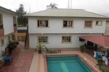 ペンション White House S