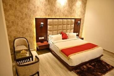 فندق Aakriti Clarks Inn Express