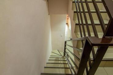 ホテル Oyo 766 Ichehan Apartments