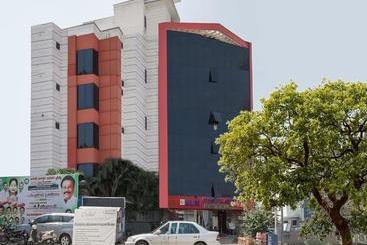 ホテル Oyo 78762 Sun Residency