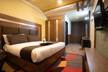 Hotel Collection O  Aditya Palace Near Leisure Valley Park