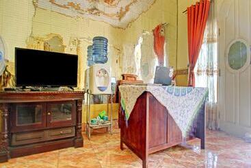 בית מלון כפרי Oyo 90307 Fj Alfaeyza Kost