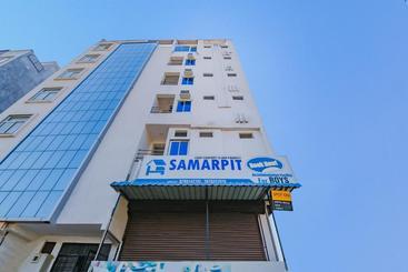 فندق Spot On 79303 Samarpit Residency