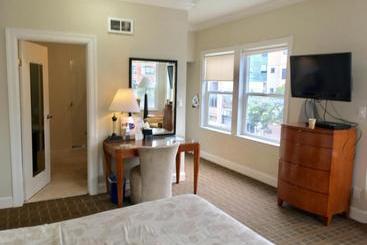 هتل Americas Best Value Inn & Suites  Soma