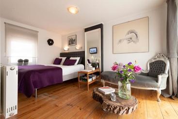 Отель B&b Montenakerhof