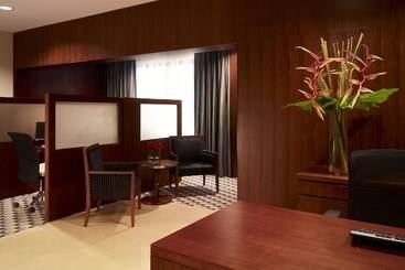 هتل Crowne Plaza Sohar, An Ihg