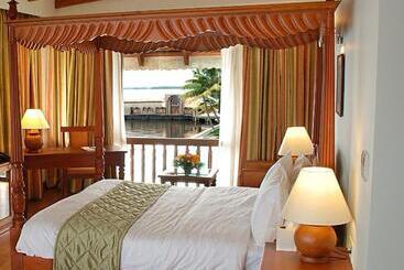 Hotel Lemon Tree Vembanad Lake Resort, Kerala