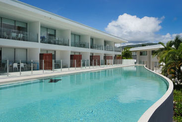 هتل Pool Resort Port Douglas