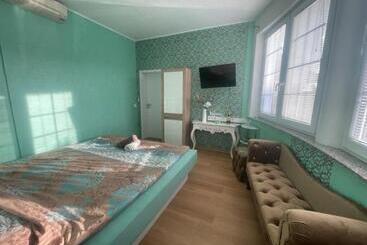 تختخواب و صبحانه Room Oaza Miru