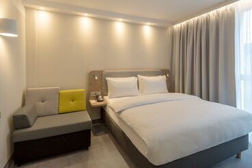 Отель Holiday Inn Express   Offenbach, An Ihg