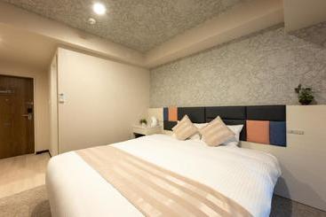 فندق Naha Crystal