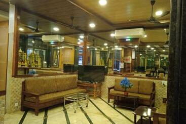 فندق Pop 84791 Kuber  S Kamath Residency