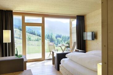 Holzhotel Forsthofalm