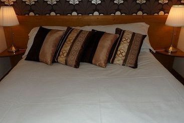 هتل Oaktree Lodge