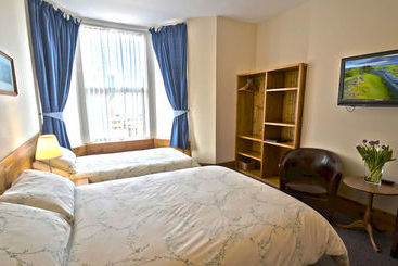 هتل Oaktree Lodge