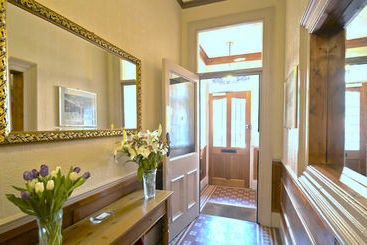 هتل Oaktree Lodge