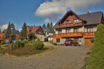 هتل Pension Luscinia