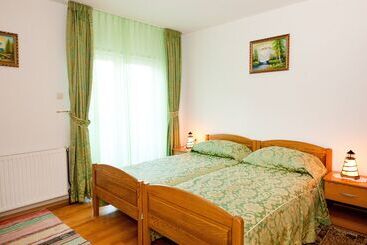 בית מלון כפרי Plitvice Pension Perisic