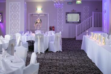 Strawberry Bank Hotel, Nec