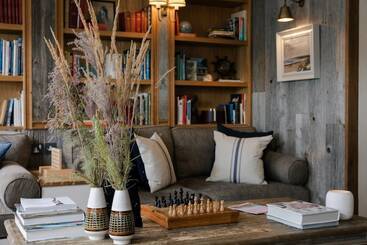 Отель The Gallivant