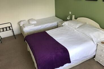 ホテル The Plume Of Feathers