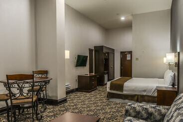 Woodbine Hotel & Suites