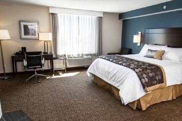 בית מלון כפרי Wyndham Garden Niagara Falls Fallsview