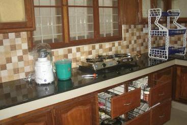 تختخواب و صبحانه Jacaranda Holiday Home