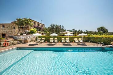 בית מלון כפרי Agriturismo Amina, Winery & Hiking