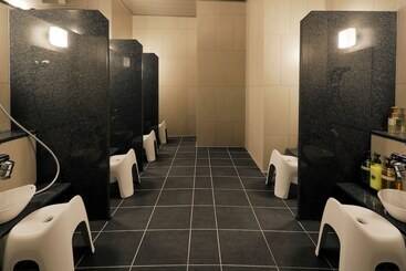 בית מלון כפרי Jr Inn Sapporo Kita 2 Jo