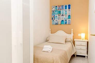 관광객 아파트 At Almoraide Rooms Suites