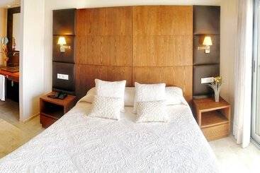 Апартаменты El Plantio Golf Resort