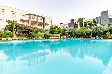 아파트 El Plantio Golf Resort