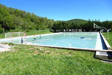 هتل Càmping Vall De Camprodon