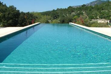 ホテル Monnaber Vell