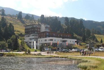 בית מלון כפרי Sundance Grande Mountain Resort & Spa