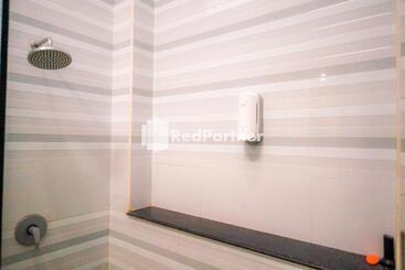 Otel Reddoorz At Daffi Araya