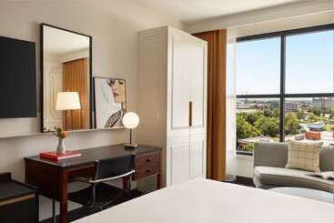 Отель 106 Jefferson Huntsville, Curio Collection By Hilton