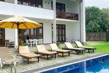 호텔 360 Surf Weligama Bay