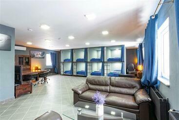 Капсульный Oтель Hostel Iron Cube