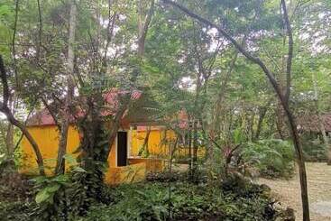 هتل Ecoturismo Yax Ha By Rotamundos