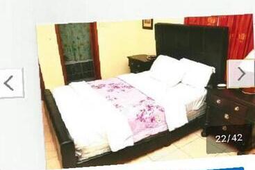 پانسیون Room In Lodge   Christine Apartment Hotel Ltd