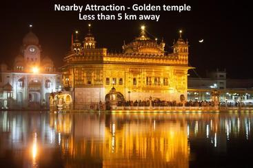 Capital O 80143 Hotel Foodiez