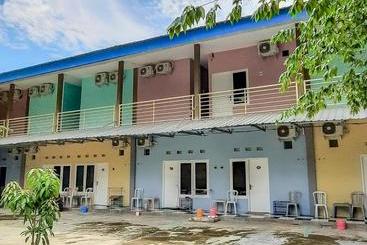בית מלון כפרי Sky In Homestay Syariah Near Rsud Sogaten