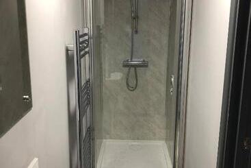 بنسيون Room In House   Private En Suite Room In Town, Close To Hospital