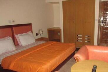 بنسيون Room In Lodge Harlescourt Hotels And Suites Asaba