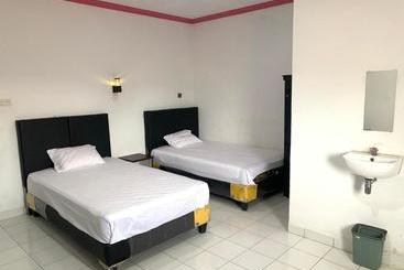 هتل Guest House Idm Inn Palu Redpartner